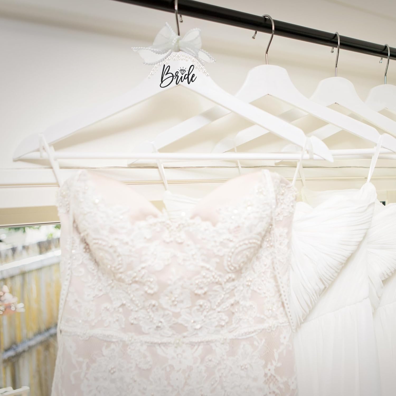 Yuntau Bride Wedding Dress Pearl Hanger with Bow
