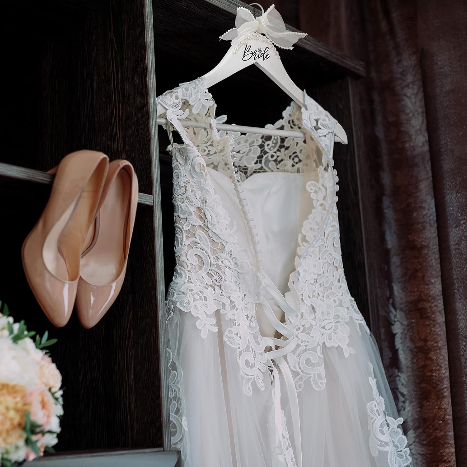 Yuntau Bride Wedding Dress Pearl Hanger with Bow