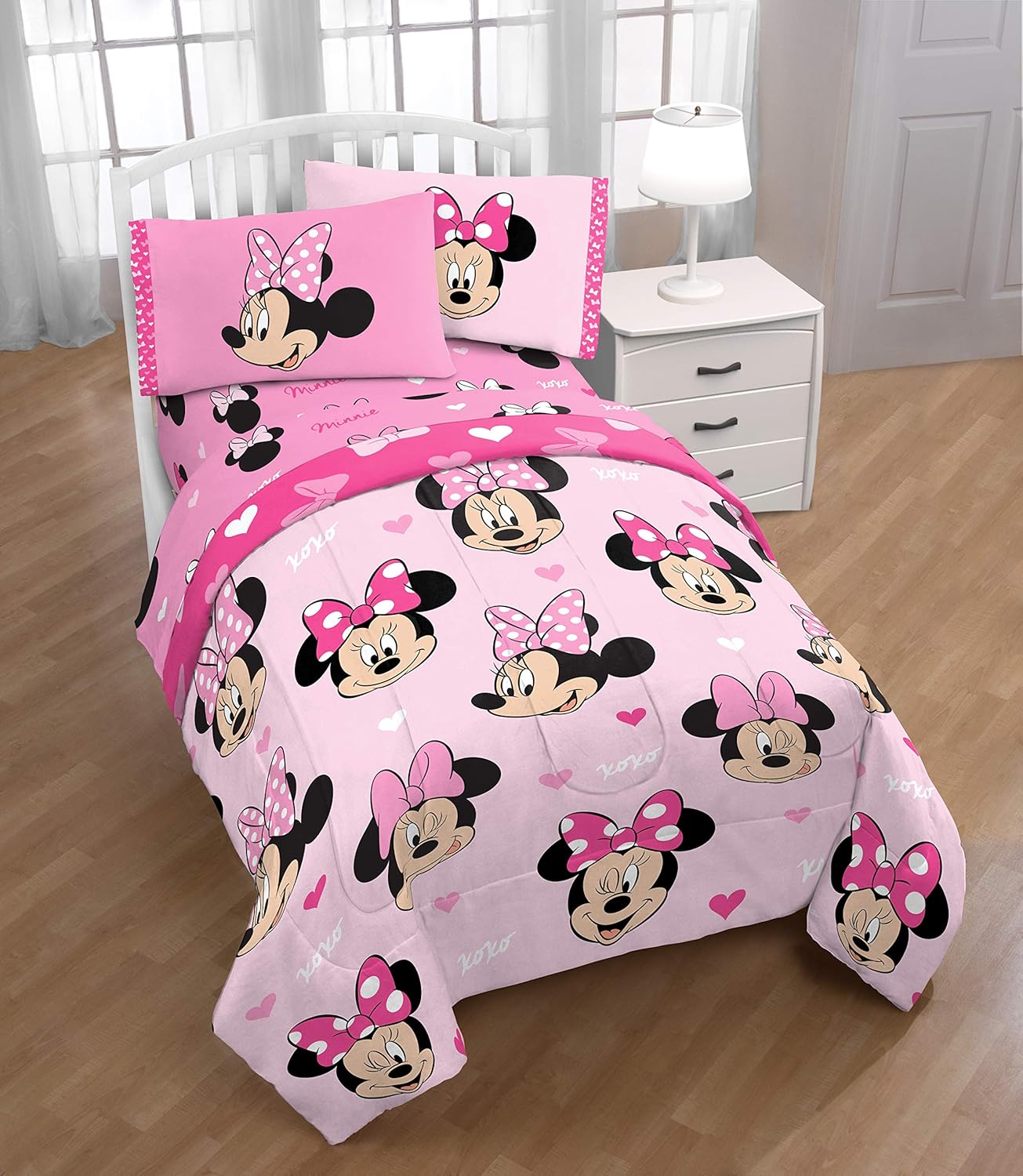 Jay Franco Kids Comforter with Minnie Mouse Pattern